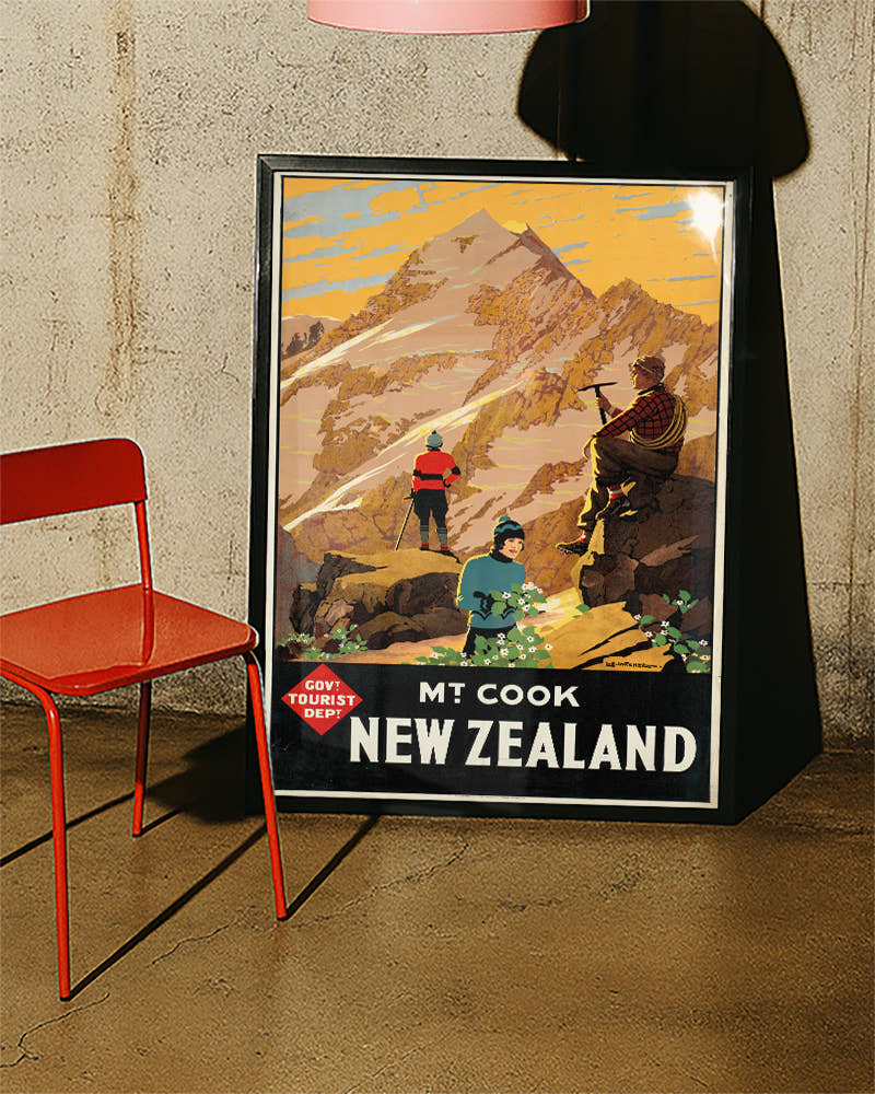 Vintage Neuseeland Poster – Mount Cook Alpen Poster – FineArt Wandbild, moderne Kunst &amp; Fine Art Print von Spawnd, handgefertigt &amp; Made in Germany
