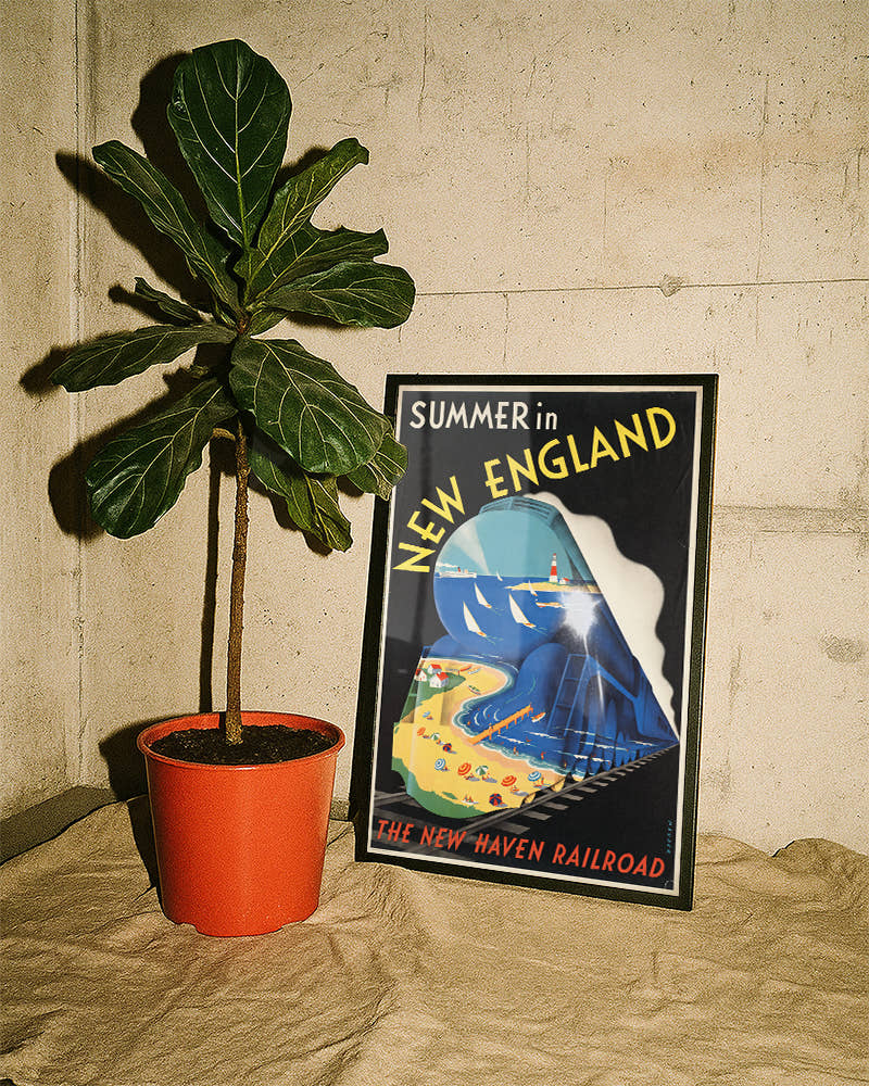 Vintage New England Poster mit Küste &amp; Leuchtturm – Summer in New England Poster – FineArt Wandbild, moderne Kunst &amp; Fine Art Print von Spawnd, handgefertigt &amp; Made in Germany