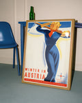 Vintage Österreich Poster – Winter in Austria Skifahren Poster – FineArt Wandbild, moderne Kunst & Fine Art Print von Spawnd, handgefertigt & Made in Germany
