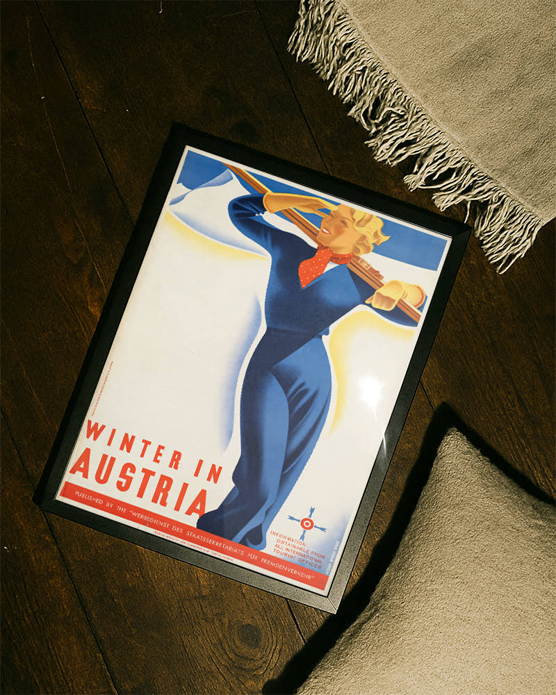 Vintage Österreich Poster – Winter in Austria Skifahren Poster – FineArt Wandbild, moderne Kunst &amp; Fine Art Print von Spawnd, handgefertigt &amp; Made in Germany