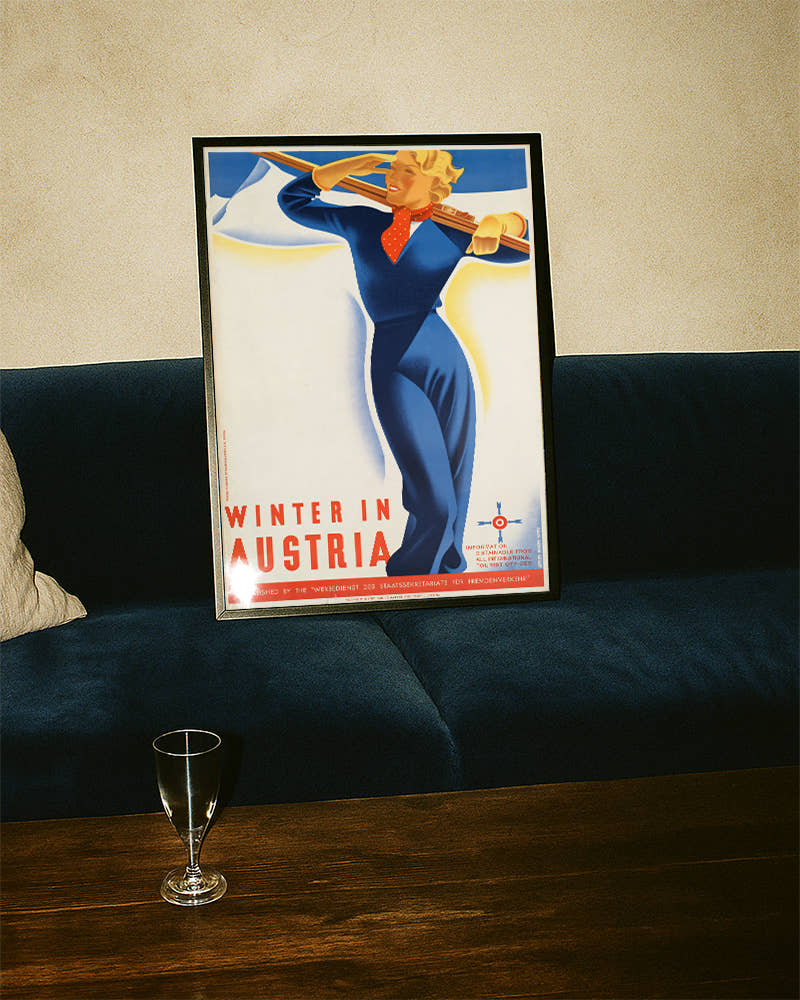 Vintage Österreich Poster – Winter in Austria Skifahren Poster – FineArt Wandbild, moderne Kunst &amp; Fine Art Print von Spawnd, handgefertigt &amp; Made in Germany