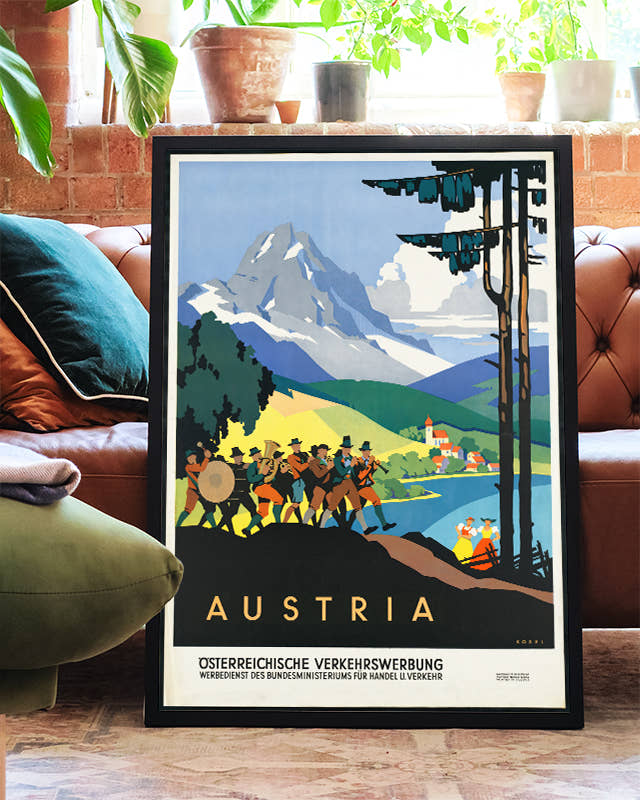 Vintage Österreich Reiseplakat – Alpen Landschaft Poster – FineArt Wandbild, moderne Kunst &amp; Fine Art Print von Spawnd, handgefertigt &amp; Made in Germany