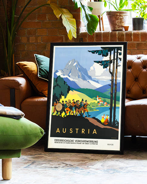 Vintage Österreich Reiseplakat – Alpen Landschaft Poster – FineArt Wandbild, moderne Kunst &amp; Fine Art Print von Spawnd, handgefertigt &amp; Made in Germany