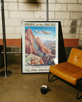 Vintage Peru Poster – Machu Picchu Anden Poster – FineArt Wandbild, moderne Kunst & Fine Art Print von Spawnd, handgefertigt & Made in Germany