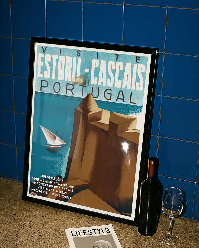 Vintage Portugal Küsten Poster Atlantik – Estoril Cascais Portugal Poster – FineArt Wandbild, moderne Kunst & Fine Art Print von Spawnd, handgefertigt & Made in Germany