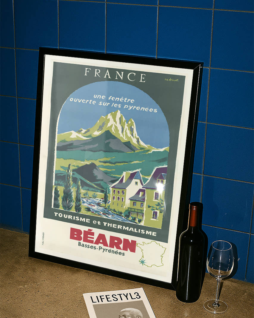 Vintage Pyrenäen Reiseplakat Frankreich Poster – Bearn Basses Pyrenees Poster – FineArt Wandbild, moderne Kunst &amp; Fine Art Print von Spawnd, handgefertigt &amp; Made in Germany