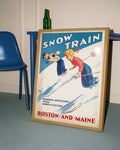 Titel: Vintage Ski Poster USA mit Snow Train – Boston and Maine Poster – FineArt Wandbild, moderne Kunst & Fine Art Print von Spawnd, handgefertigt & Made in Germany
