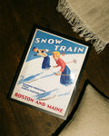 Titel: Vintage Ski Poster USA mit Snow Train – Boston and Maine Poster – FineArt Wandbild, moderne Kunst & Fine Art Print von Spawnd, handgefertigt & Made in Germany