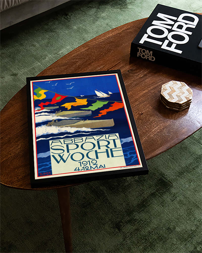 Vintage Sport & Segelboot Reiseplakat – Abbazia Sport Woche 1912 Poster – FineArt Wandbild, moderne Kunst & Fine Art Print von Spawnd, handgefertigt & Made in Germany