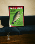 Vintage Tasmanien Angel Poster – Anglers Paradise Regenbogenforelle Poster – FineArt Wandbild, moderne Kunst & Fine Art Print von Spawnd, handgefertigt & Made in Germany