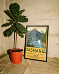 Vintage Tasmanien Poster – Mount Ida Lake St Clair Landschaft Poster – FineArt Wandbild, moderne Kunst & Fine Art Print von Spawnd, handgefertigt & Made in Germany