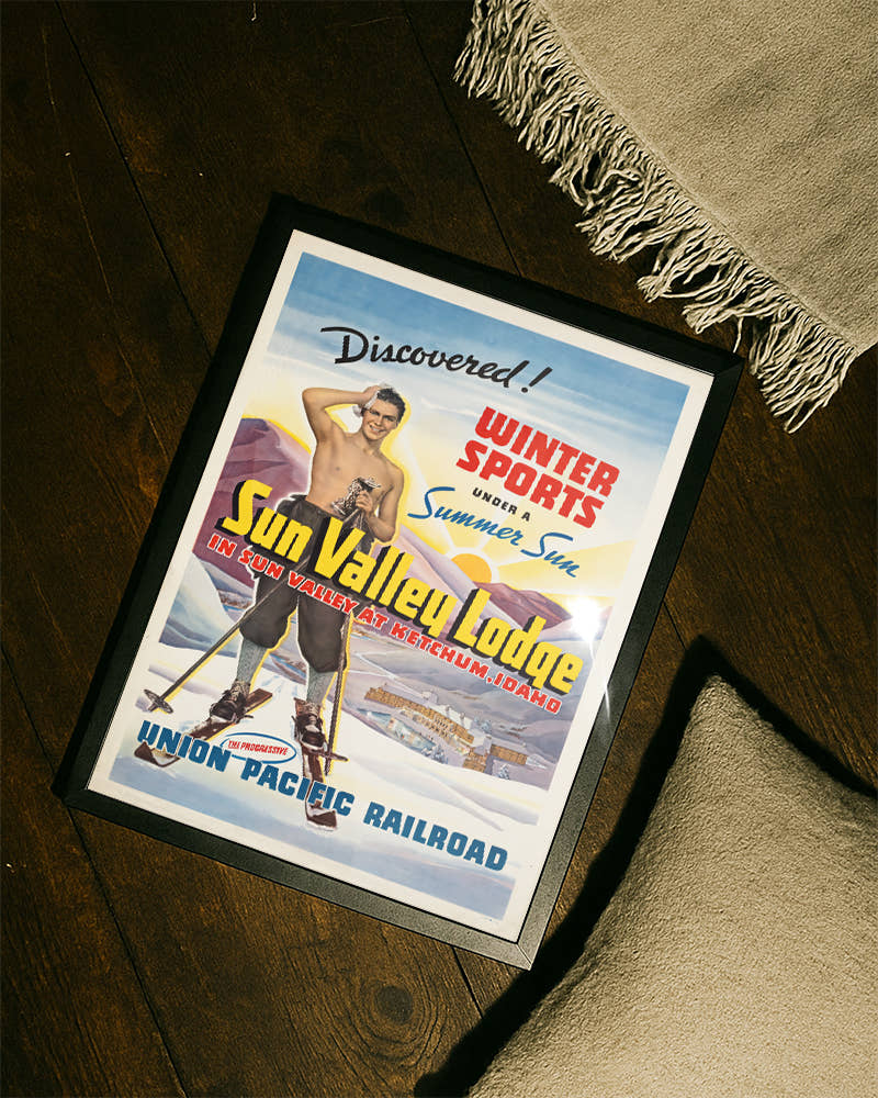 Titel: Vintage USA Eislauf Poster – Sun Valley Skating Poster – FineArt Wandbild, moderne Kunst &amp; Fine Art Print von Spawnd, handgefertigt &amp; Made in Germany
