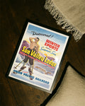 Titel: Vintage USA Eislauf Poster – Sun Valley Skating Poster – FineArt Wandbild, moderne Kunst & Fine Art Print von Spawnd, handgefertigt & Made in Germany