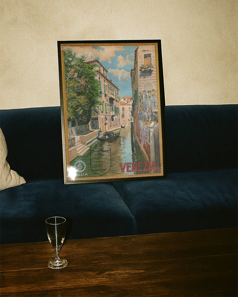 Vintage Venedig Poster – Kanal Szene Italien Stadt Wandbild Poster – FineArt Wandbild, moderne Kunst &amp; Fine Art Print von Spawnd, handgefertigt &amp; Made in Germany