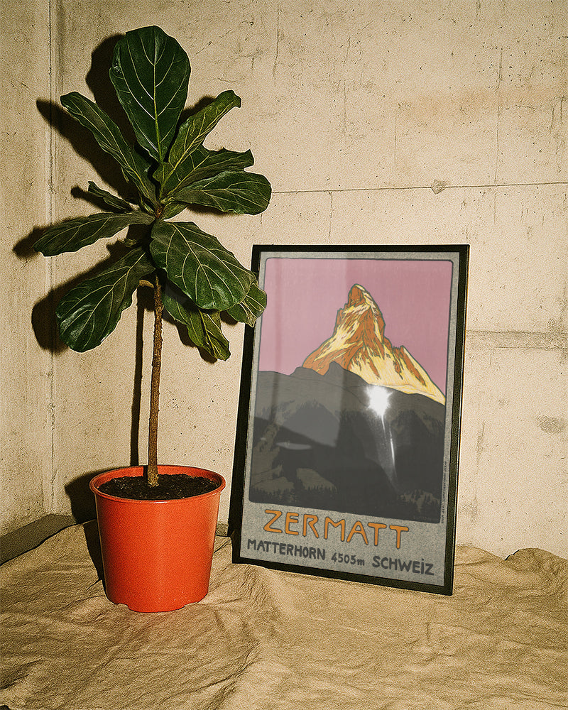 Vintage Zermatt Poster – Matterhorn 4505 m Schweiz Poster – FineArt Wandbild, moderne Kunst & Fine Art Print von Spawnd, handgefertigt & Made in Germany